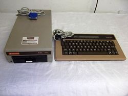 Laufwerk und passende Tastatur