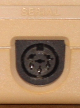Datei:C64 SerialBus.jpg