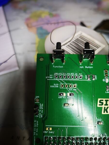 Datei:Sidekick64 Lötjumper Displays.jpg