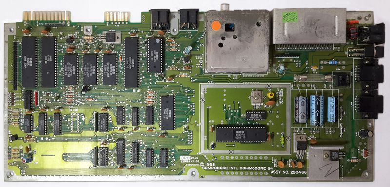 Datei:C64-Platine-Assy-No-250466.jpg