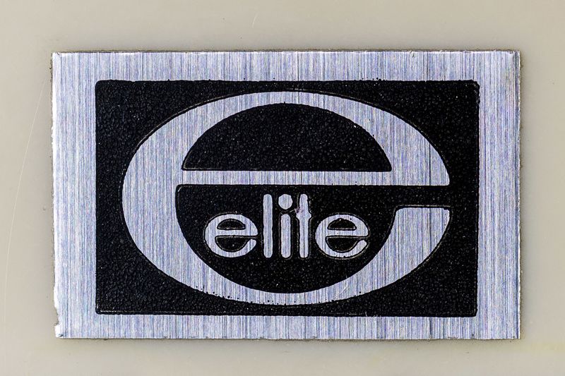 Datei:0419 elite logo on mouse.JPG