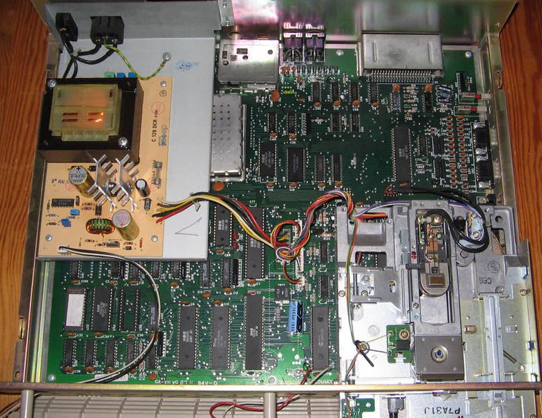 Datei:C128dcr Innenleben.jpg