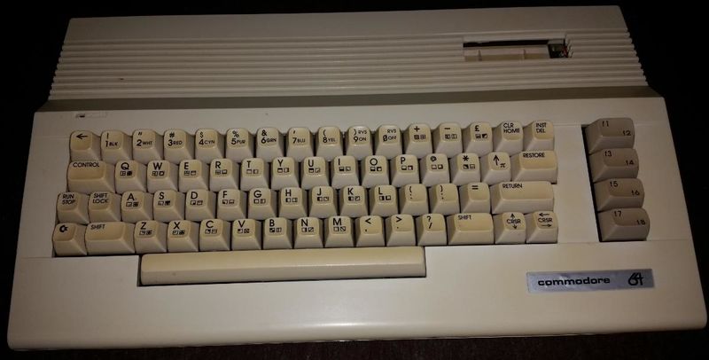 Datei:C64ModulschachtMod.jpg