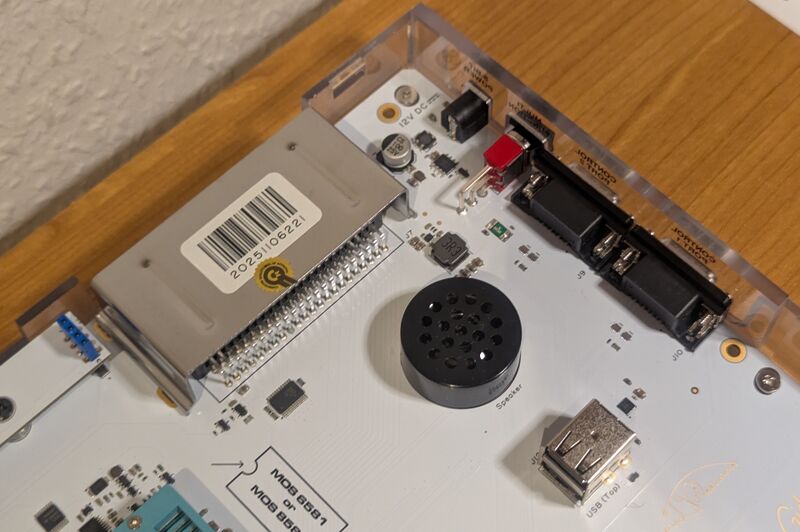 Datei:C64U Mainboard Ports Power.jpg