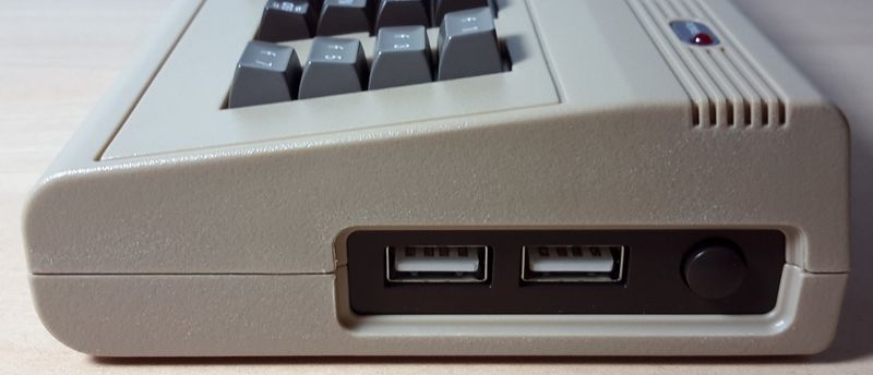 Datei:TheC64-Mini-rechte-Seite.jpg
